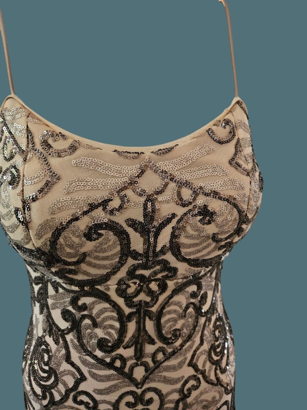 Betsy & Adam "Reese" Long Sequin Scoop Neck Gown Dress Women's Size 10 - Picture 7 of 12